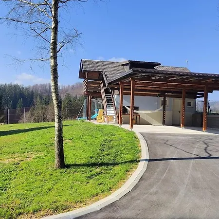 Pocitniska Hiska V Gozdnem Raju Nyaraló