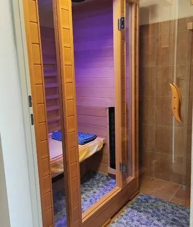 Pocitniska Hiska V Gozdnem Raju Nyaraló